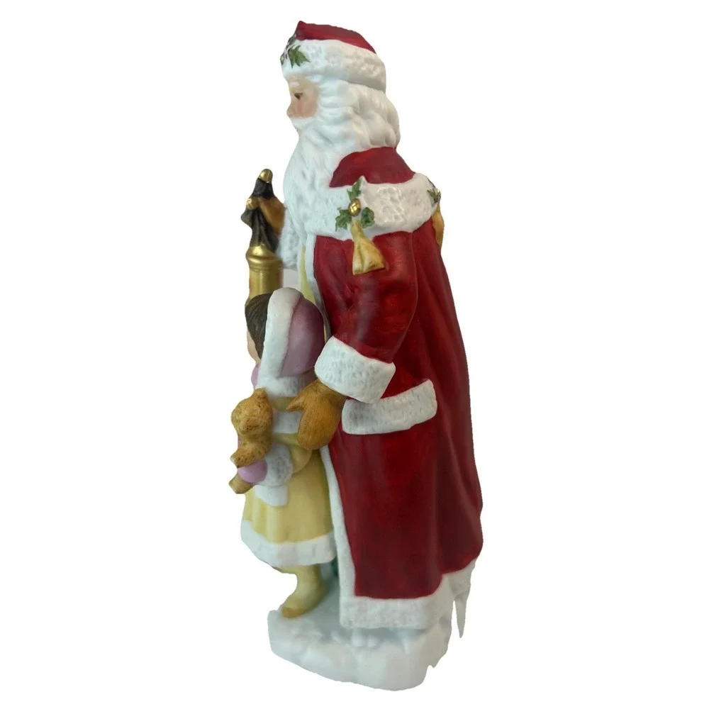 Avon Fine Collectibles 1995 Santa Porcelain‎ Figurine